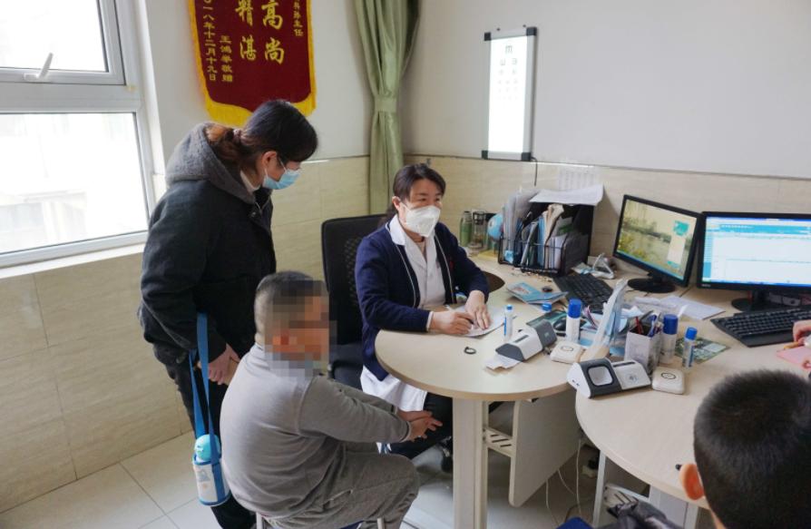 小孩喜欢歪头斜视为什么,小孩歪头斜视