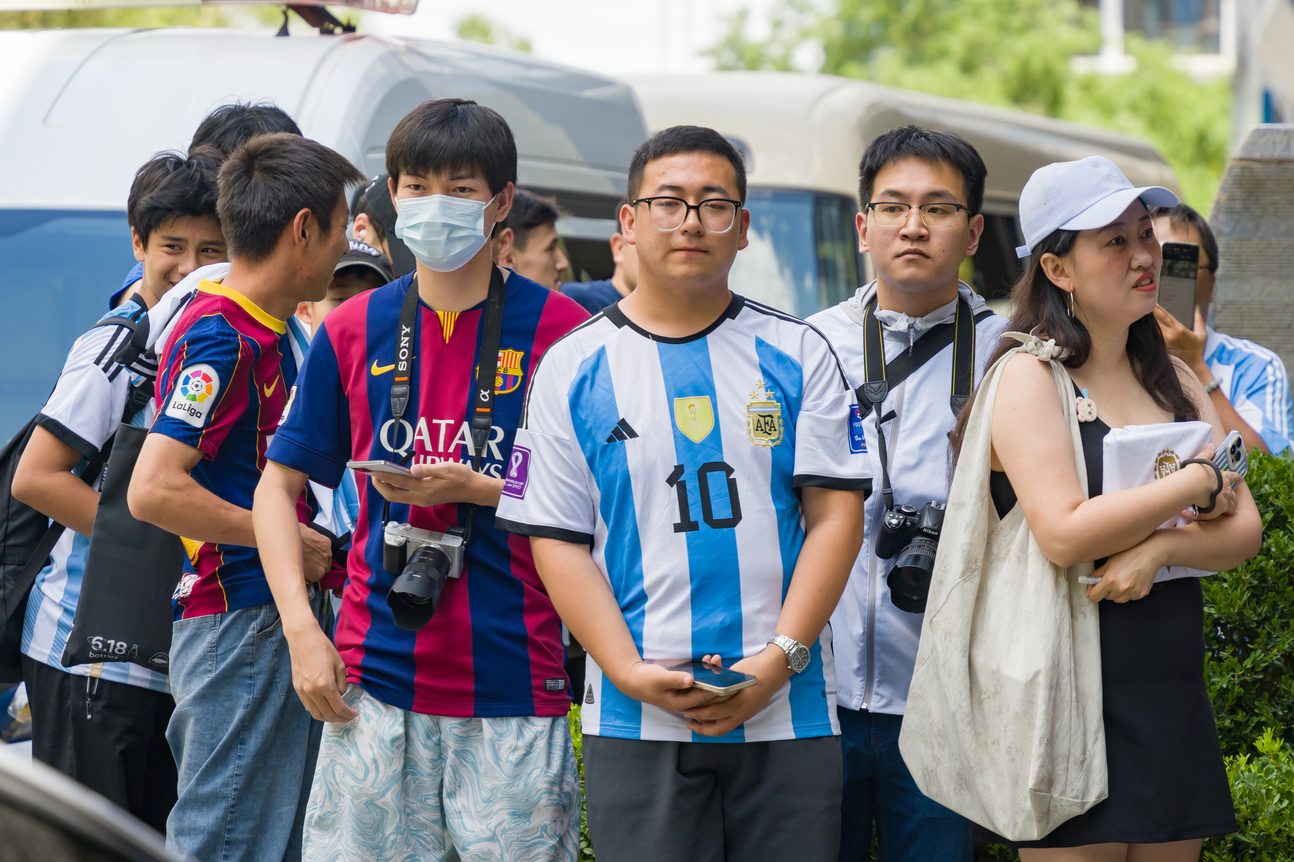 球迷等待梅西到巴黎直播,足球体育梅西