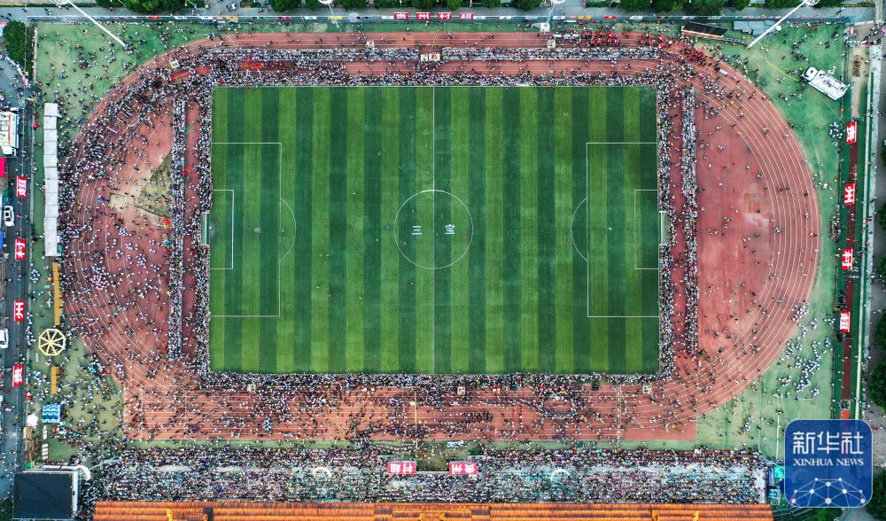 贵州村超掀起夏日足球热,贵州村超足球赛人民日报