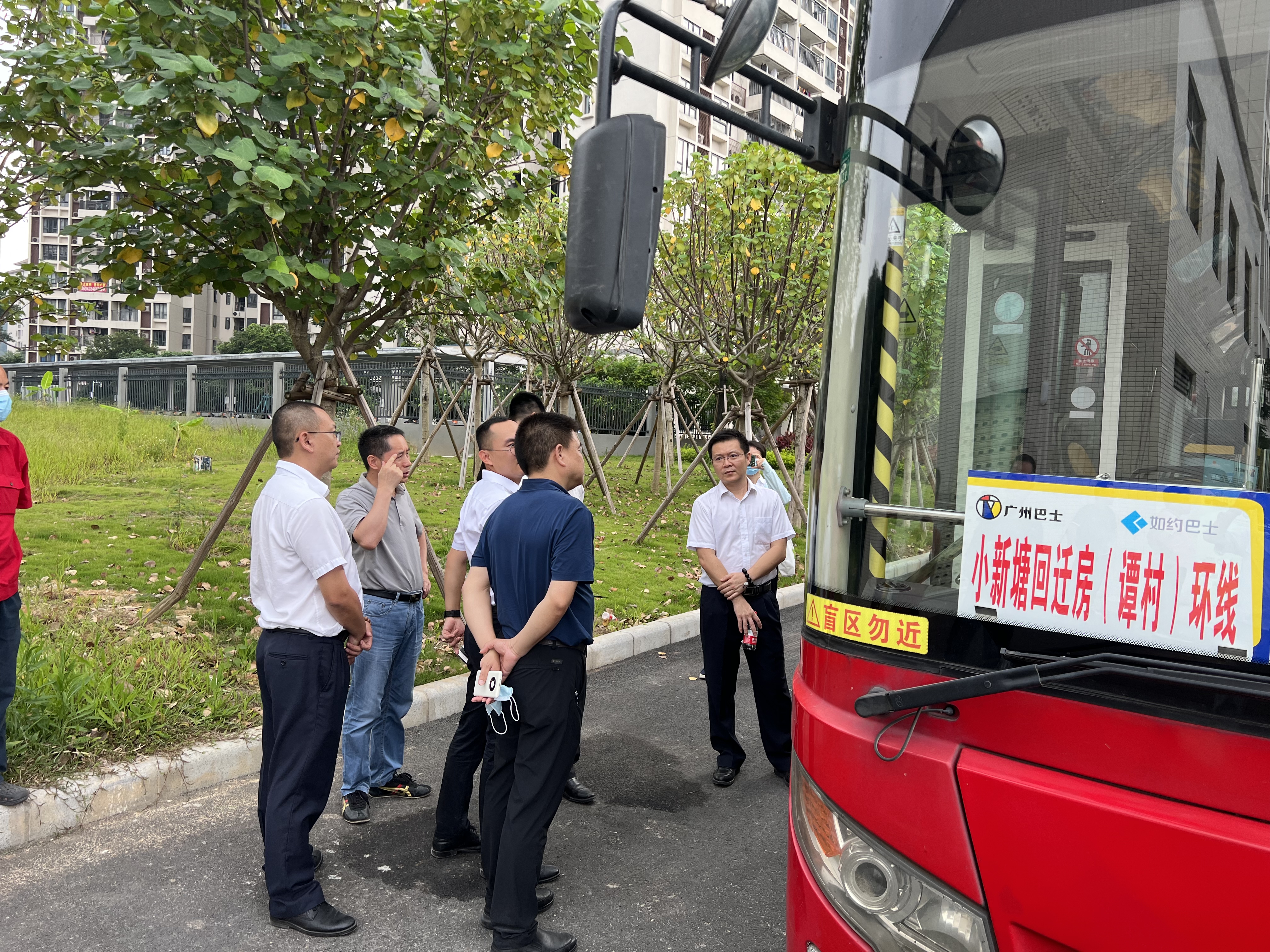 心愿值班室③丨如约公交接驳“家门口”和地铁口，方便村民出行