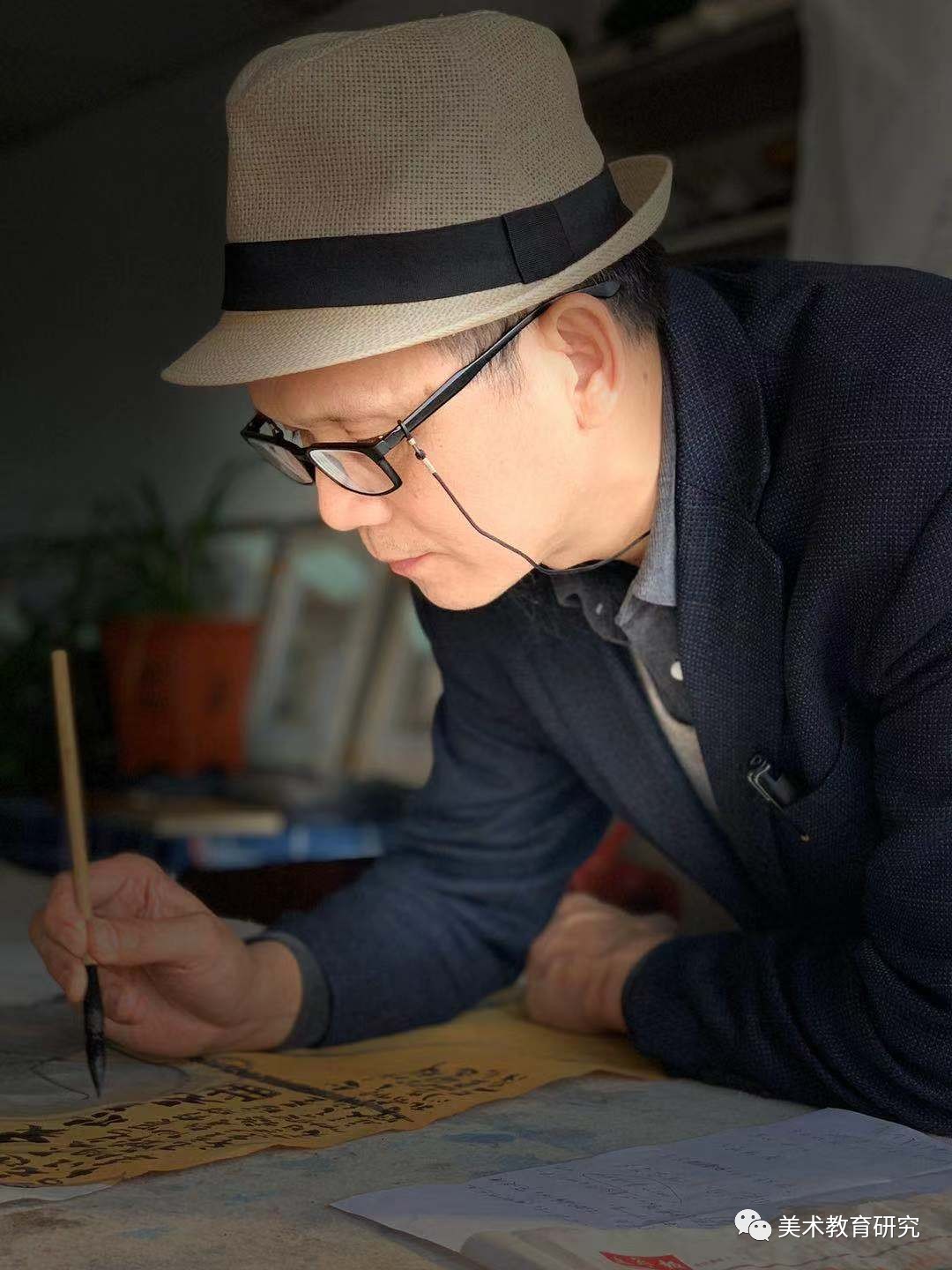 一周艺术人物｜姚南薰请辞创始馆长，科拉“牵手”柏林双年展