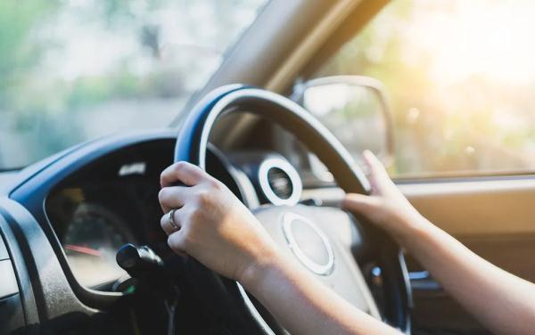 车胎爆了用它一切搞定,车胎爆了怎么办怎么自救