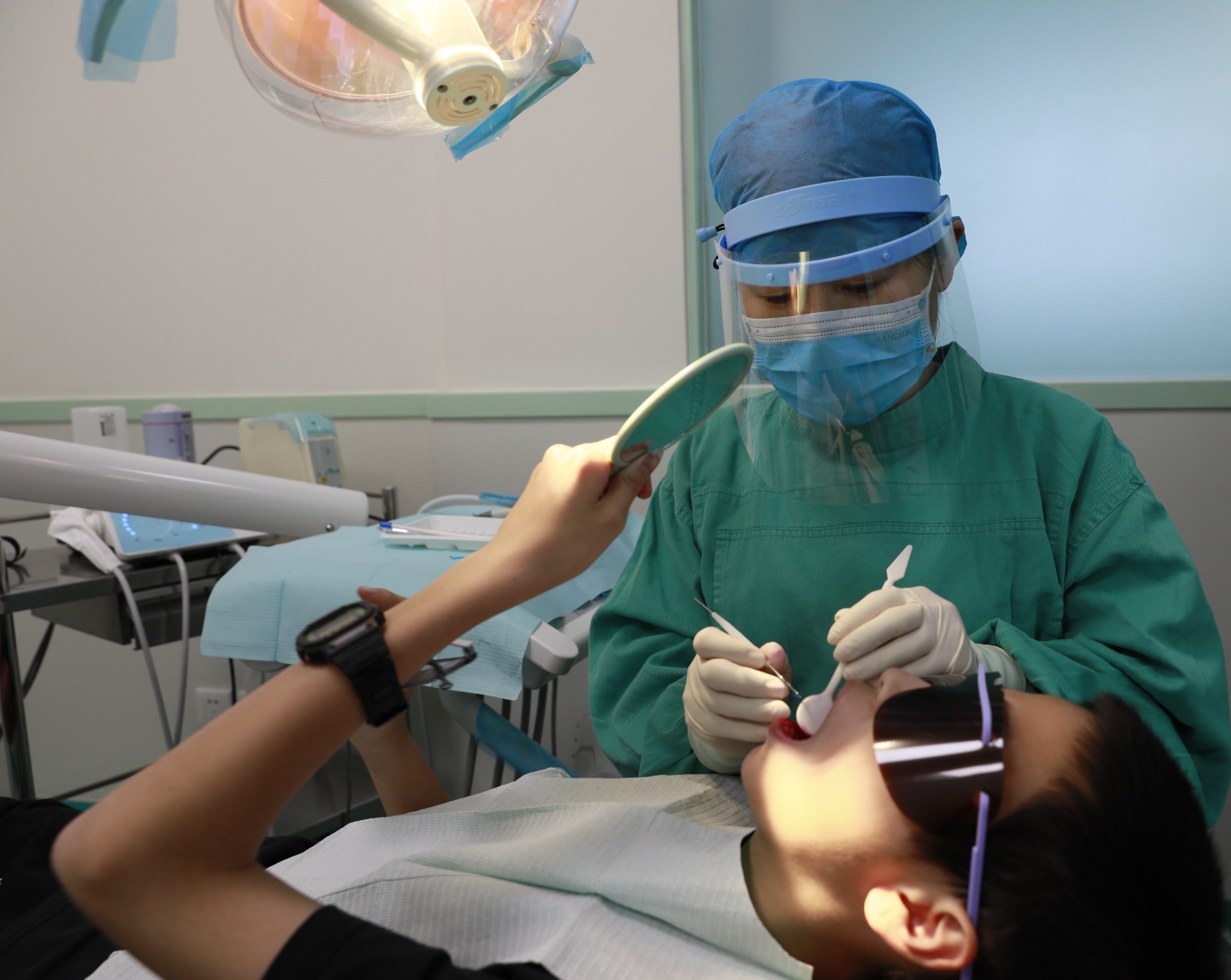 鍙ｈ厰涓撳鍧愯瘖浜蹭复鐜板満,鍚嶅尰鍙ｈ厰闂ㄨ瘖