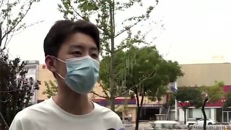 23岁小伙做眼睛手术,男士眼睛单眼皮眼睛变大手术