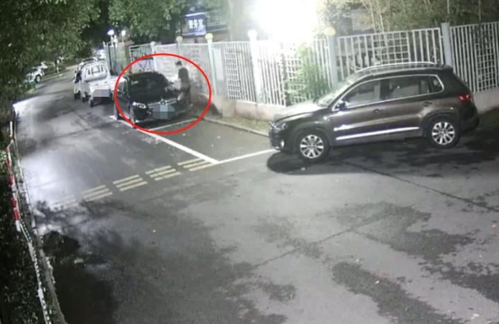 做兼职发小卡片被抓,男子零成本兼职被抓