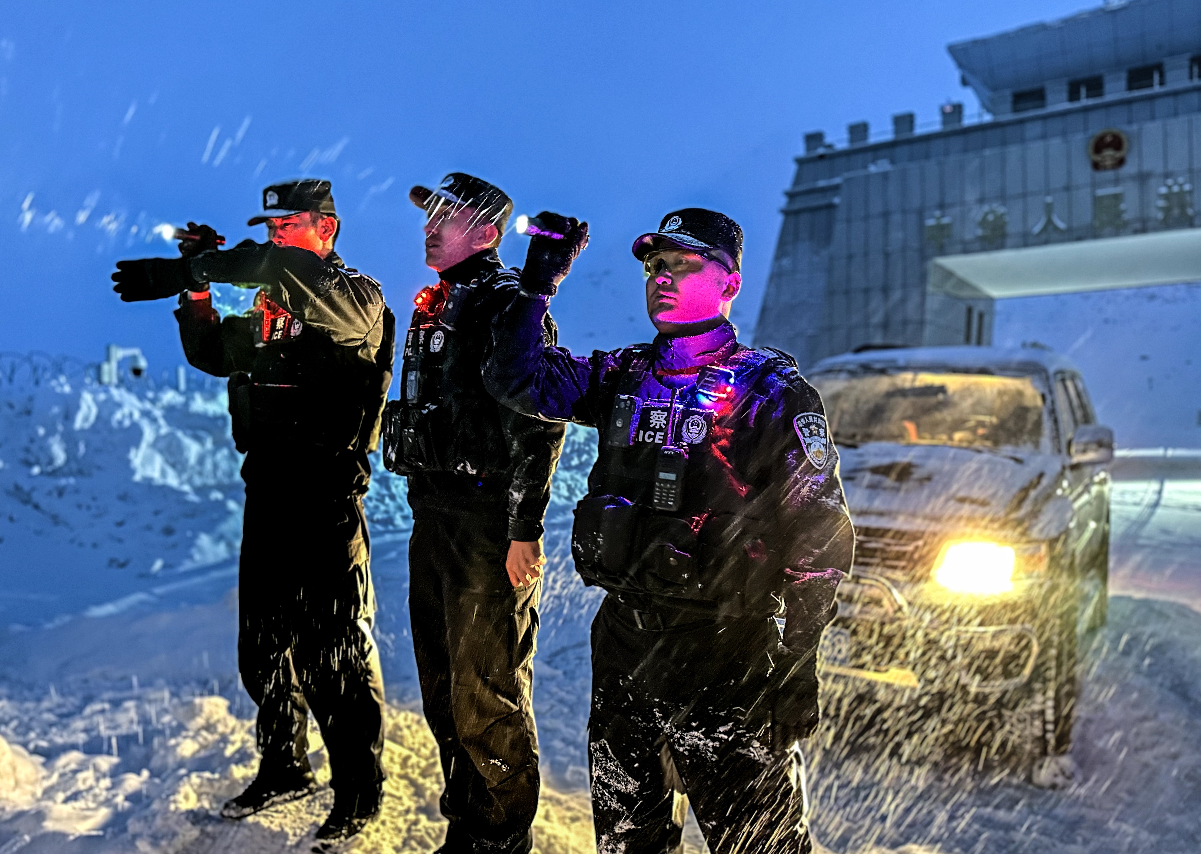 做一颗红其拉甫的“小石头”：因高寒缺氧导致的指甲变形，抢险救援、缉毒缴枪都是职责