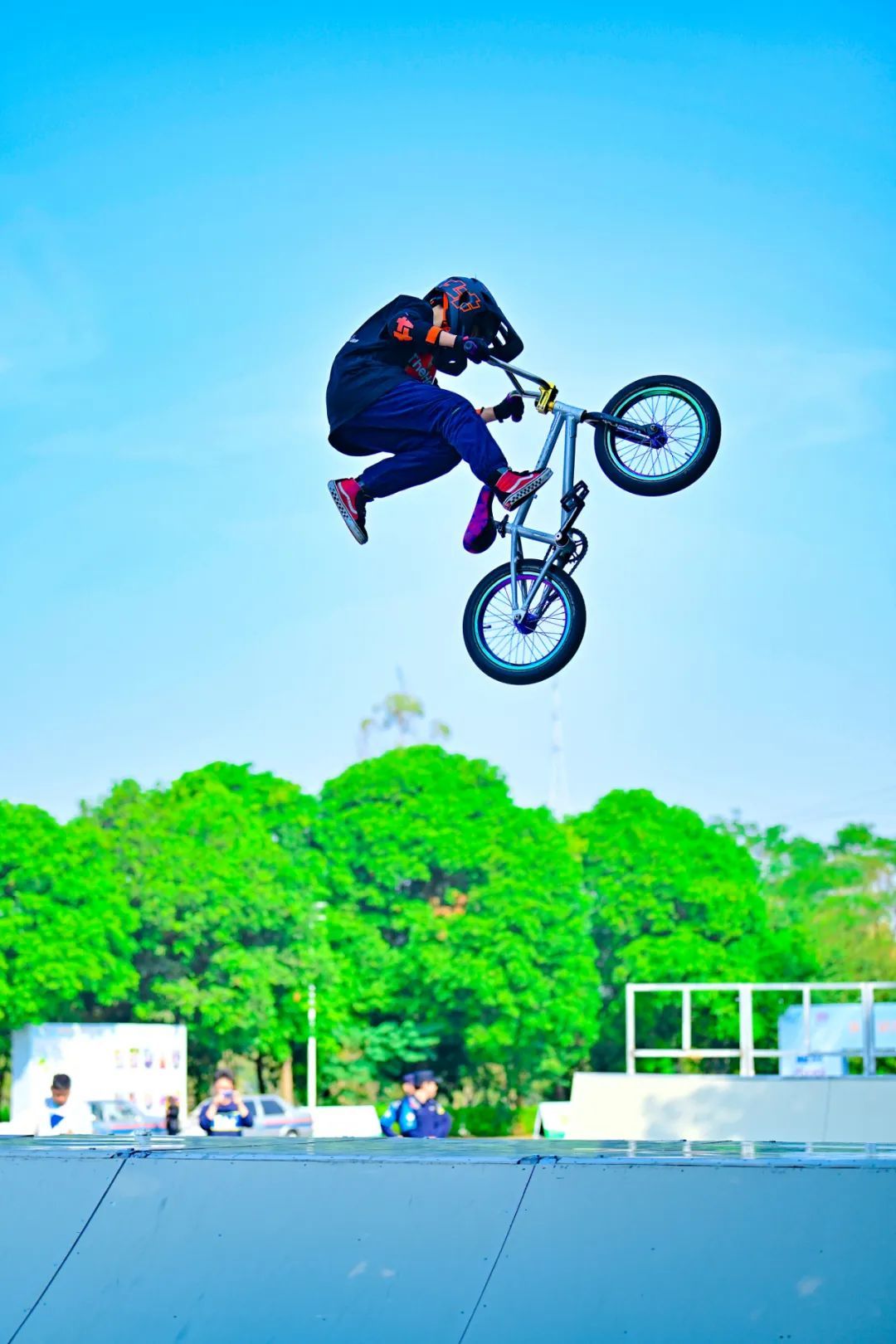 红色半程马拉松赛鸣枪,黄江迷你马拉松