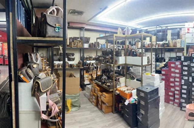 假冒名牌包查获,警方斩断制假售假