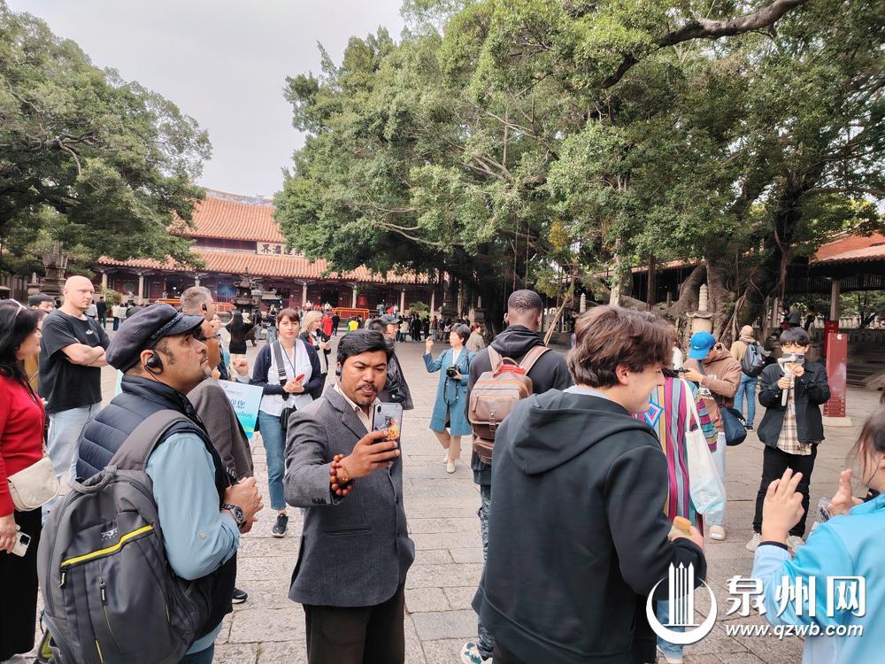 鍥藉鏃呮父鐨勬硥宸炰汉,鏉ヨ嚜14涓浗瀹剁殑娴峰鍙嬩汉浣撻獙娉夊窞