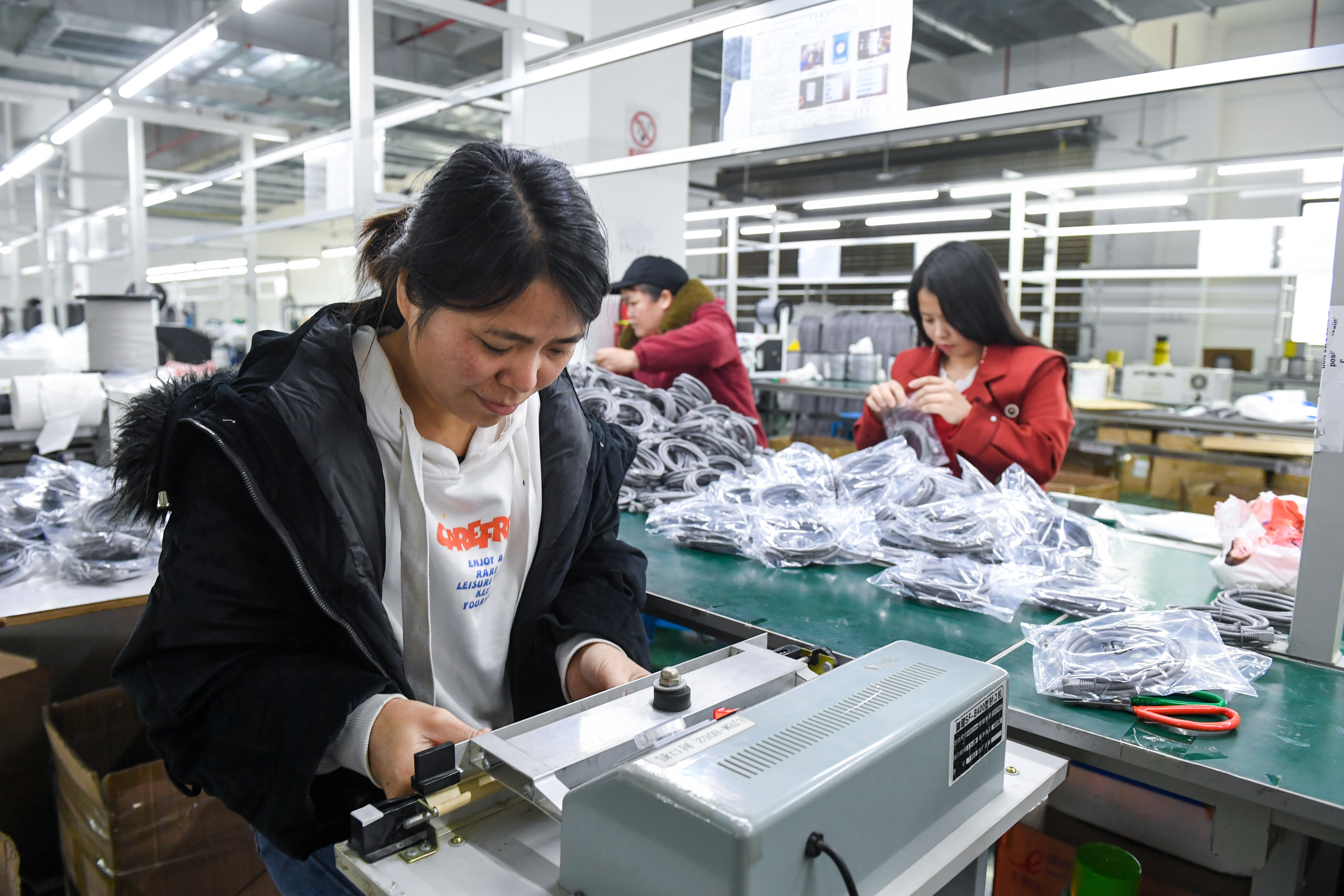 新春走基层矿山,新春走基层大山深处条条致富路