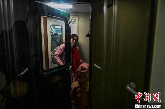 【冰雪春天】沈铁春运临客开行让旅客体验冰雪“慢文化”